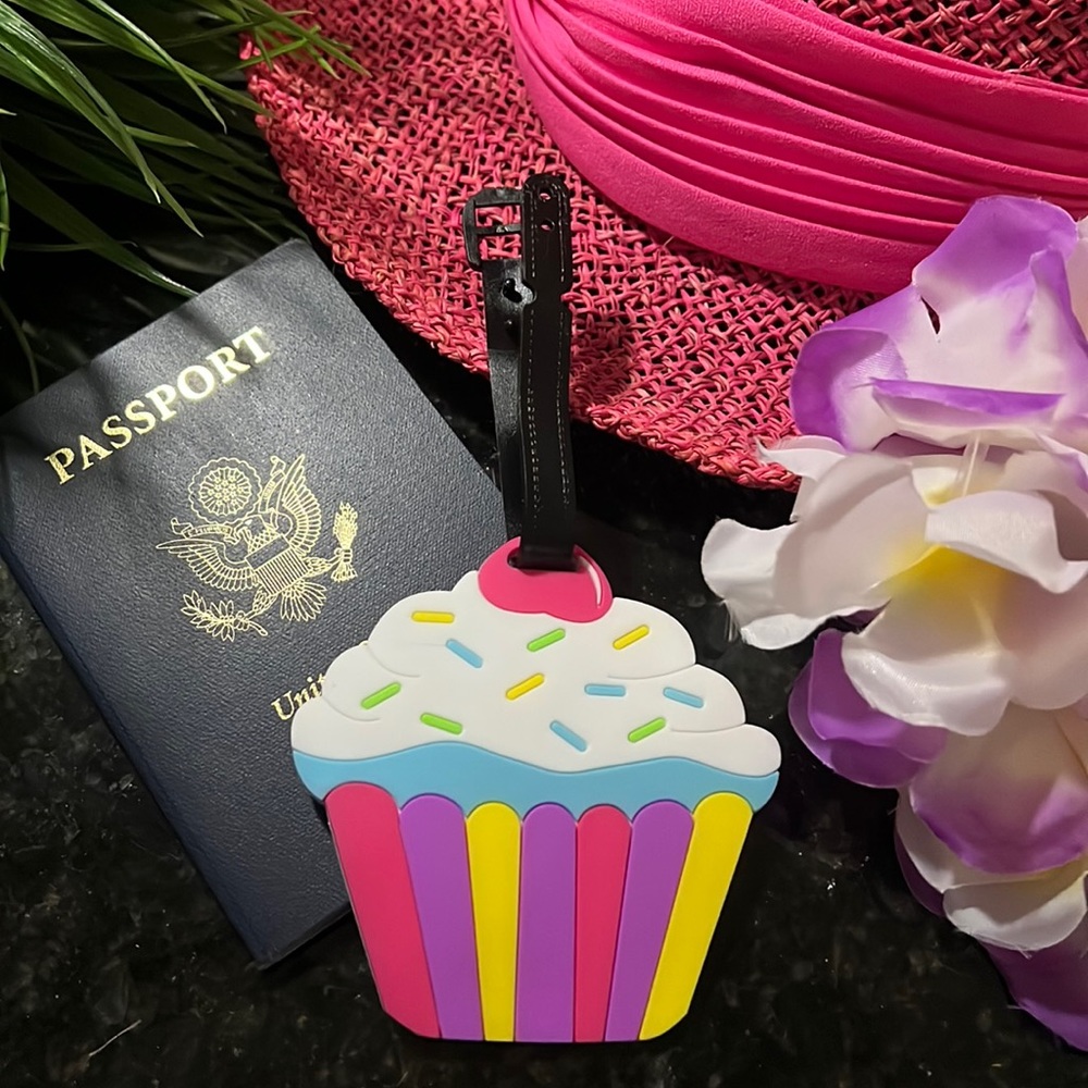 Pastel cupcake 🧁 luggage tag
